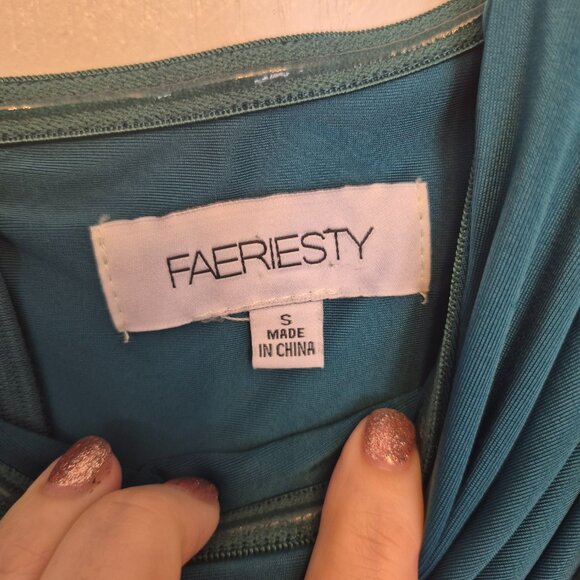 Stunning Off Shoulder Gown - Special Event/Wedding/Grad Dresses - Picture 3 of 3